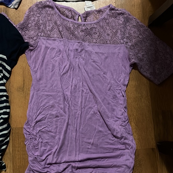 Bundle of maternity shirts - Picture 7 of 7